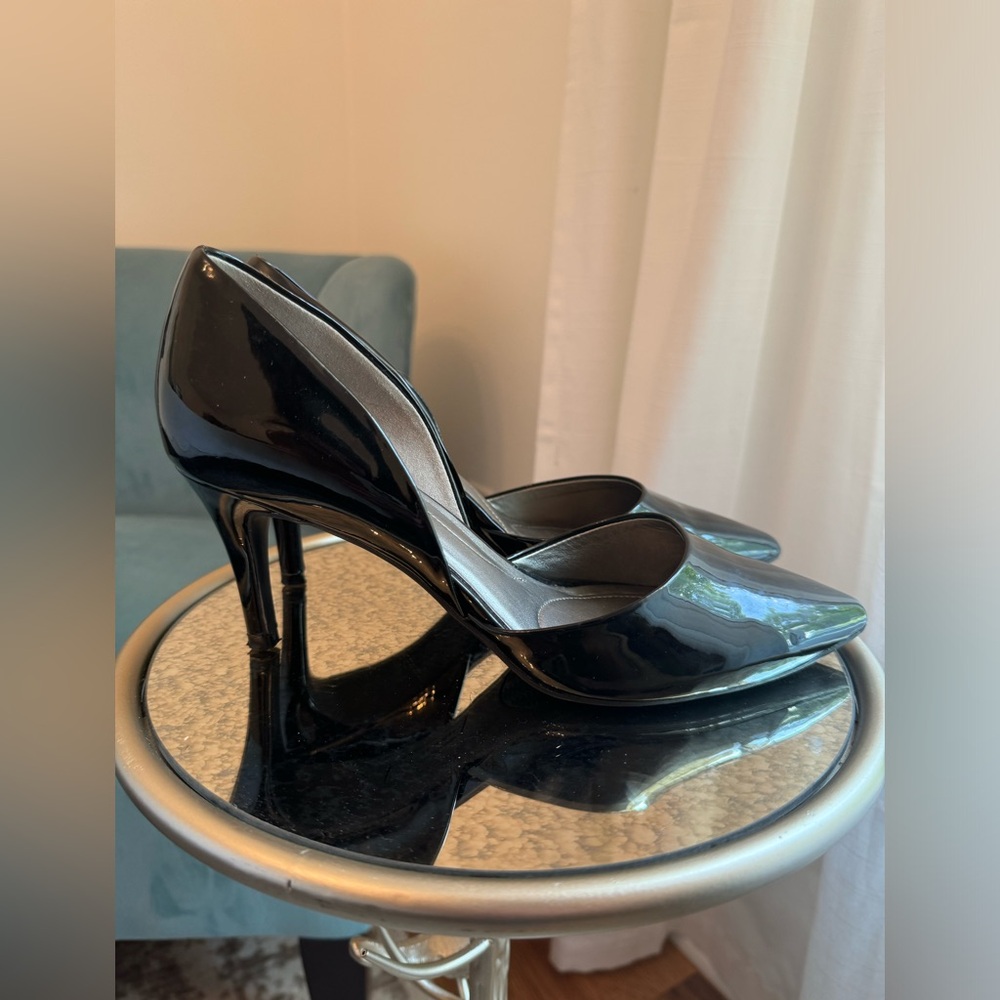 Bandolino “Grenow” Black Patent Leather Pump